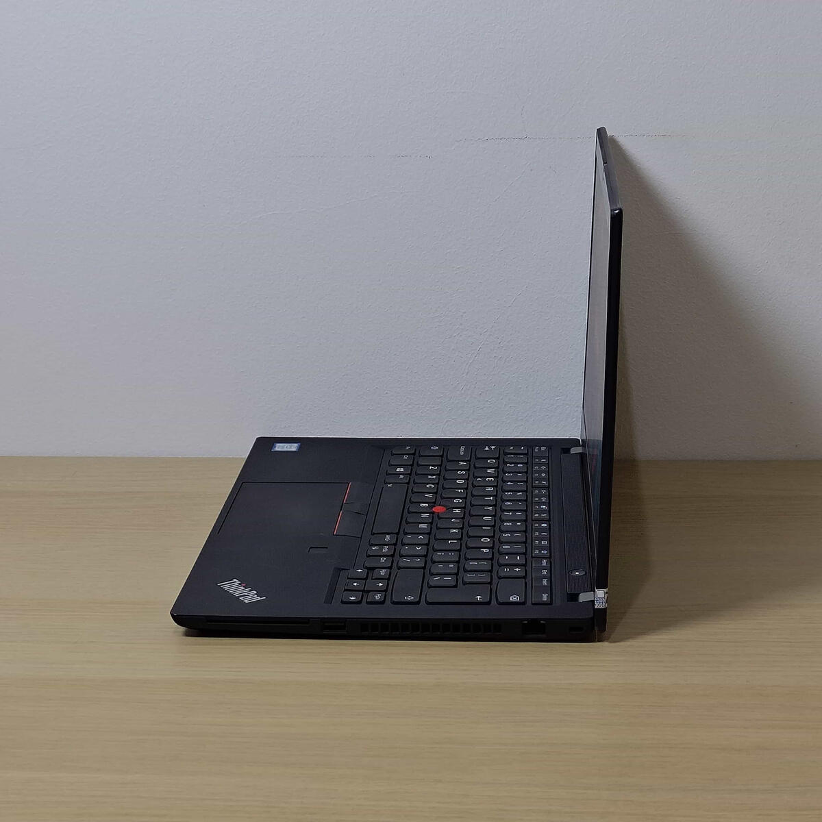 Lenovo Thinkpad T490 Samping Kiri Butik Laptop