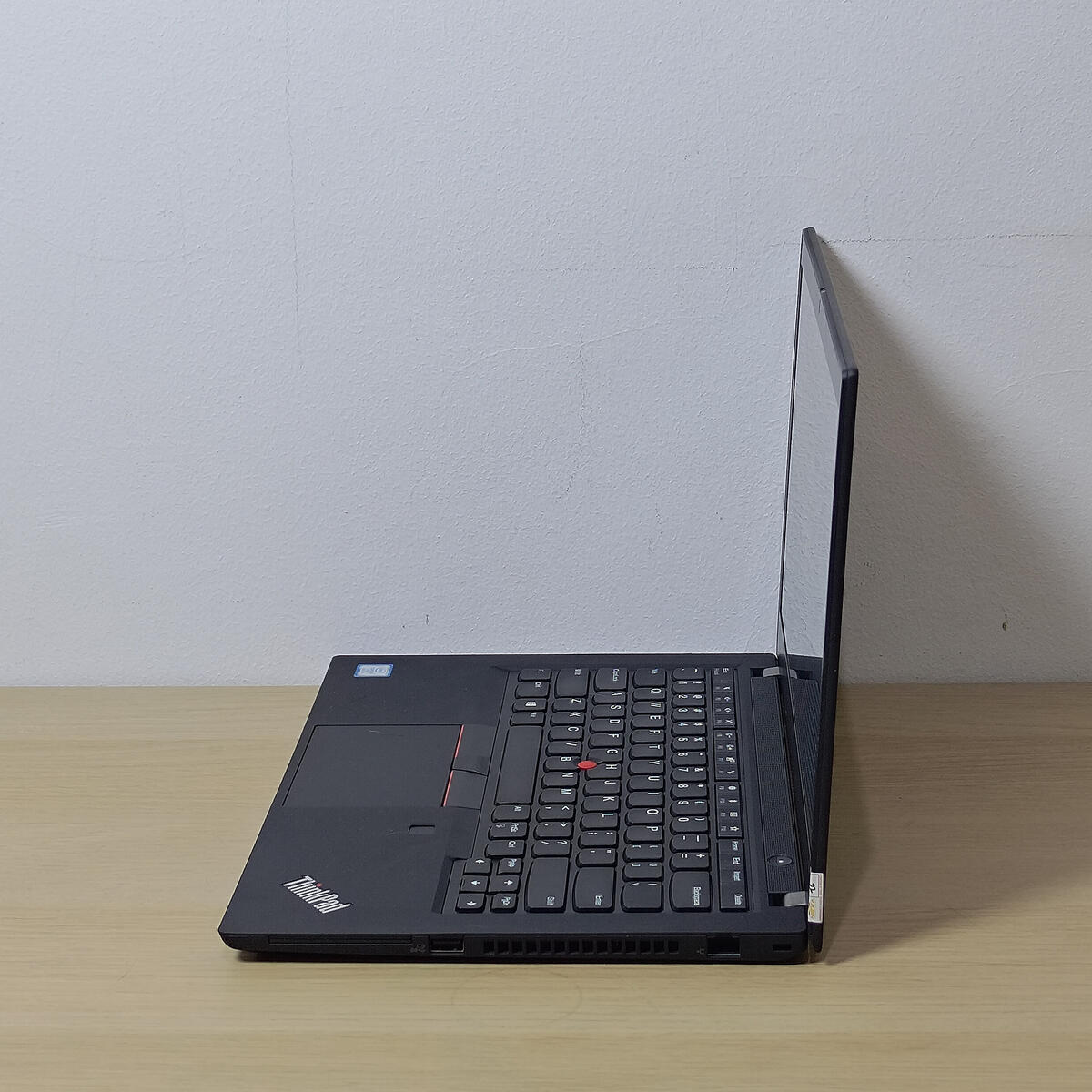 Lenovo Thinkpad T490 Samping Kanan Butik Laptop