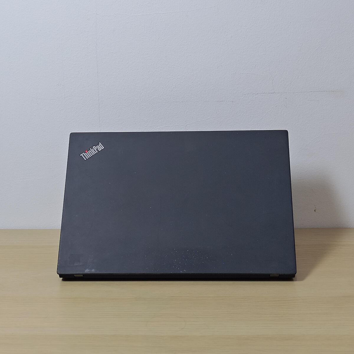 Lenovo Thinkpad T490 Belakang Tengah Lenovo Thinkpad T490 Belakang Tengah Butik Laptop